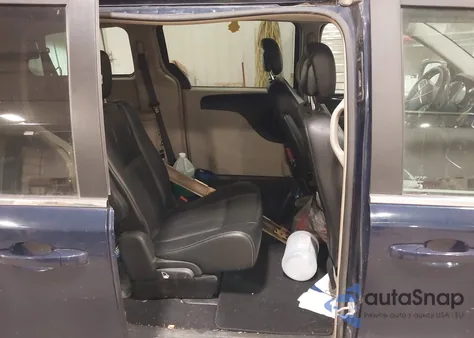 2016 Chrysler Town & Country Touring from USA, damaged, VIN 2C4RC1BG8GR172890